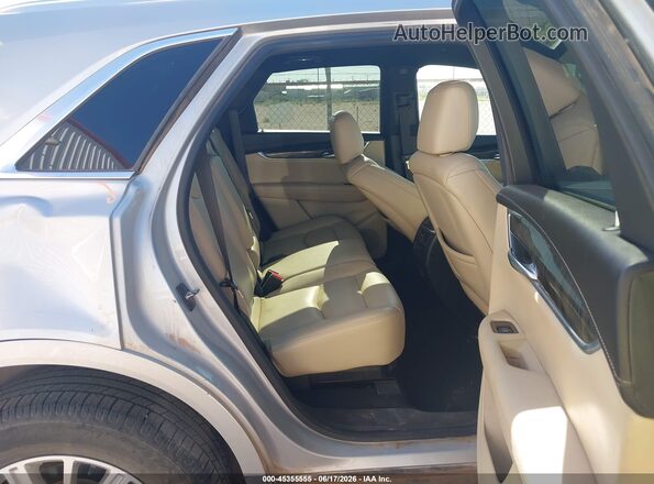 1GYKNARS4HZ121958 2017 CADILLAC XT5 Silver Widok naklejki z numerem VIN