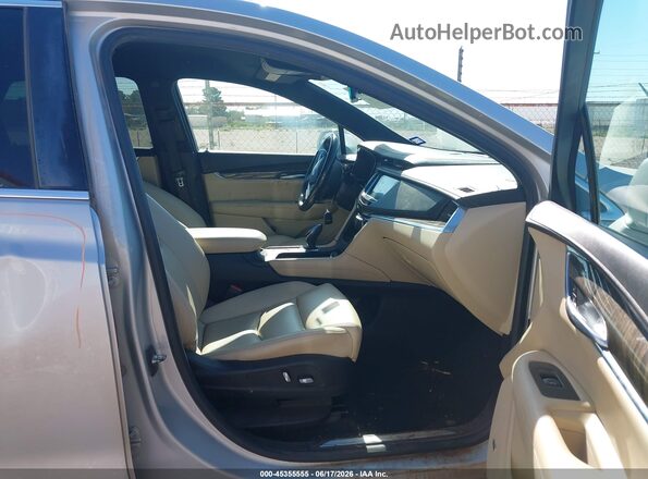 1GYKNARS4HZ121958 2017 CADILLAC XT5 Silver Widok wnętrza z przodu