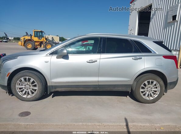 1GYKNARS4HZ121958 2017 CADILLAC XT5 Silver Widok wnętrza 360 stopni