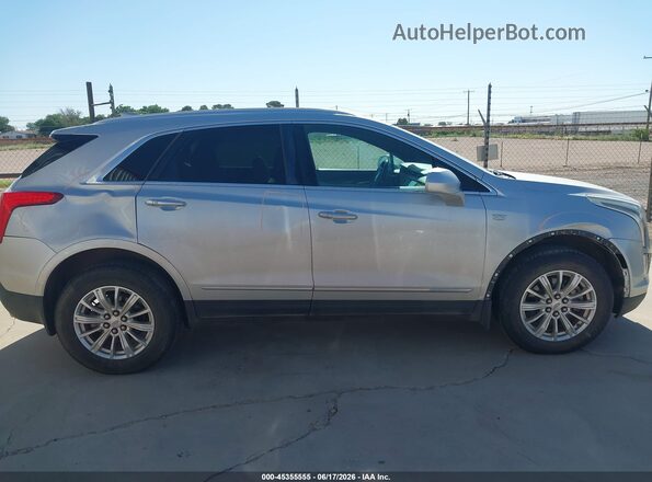 1GYKNARS4HZ121958 2017 CADILLAC XT5 Silver Widok wnętrza z tyłu