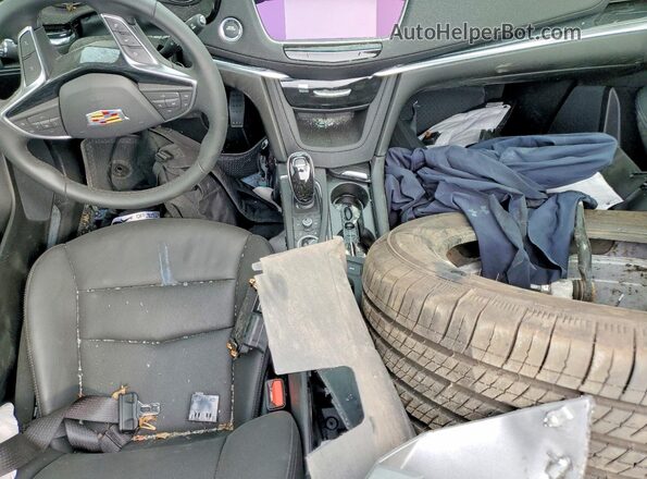 1GYKNDR44SZ147535 2025 CADILLAC XT5 Red Widok deski rozdzielczej