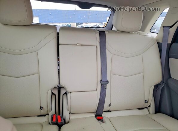 1GYKNDR47RZ730157 2024 CADILLAC XT5 White Հետևի նստատեղերի տեսք
