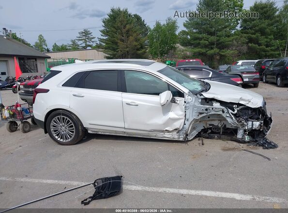 1GYKNDRS1LZ154796 2020 CADILLAC XT5 White Rear interior view