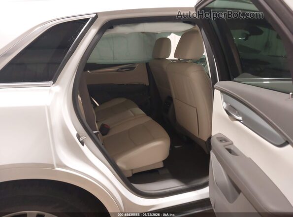 1GYKNDRS3NZ136741 2022 CADILLAC XT5 Белый Вид наклейки с VIN-кодом