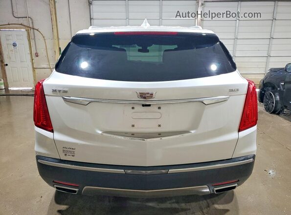 1GYKNFRS0HZ306389 2017 CADILLAC XT5 White Հետևի տեսք