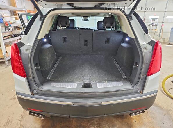 1GYKNFRS9JZ156546 2018 CADILLAC XT5 White უკანა ხედი