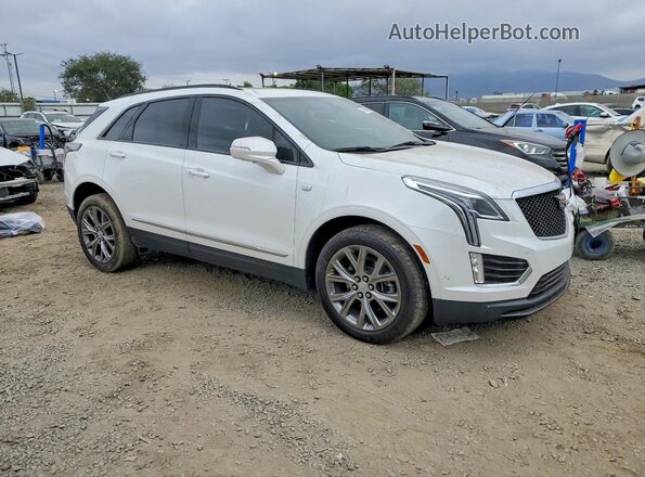 1GYKNGRSXMZ224010 2021 CADILLAC XT5 White Передня права чверть