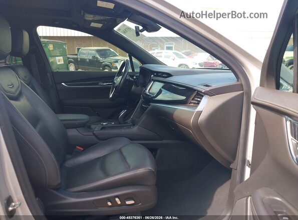 1GYKPCRS3LZ184628 2020 CADILLAC XT6 Серебряный Вид салона спереди