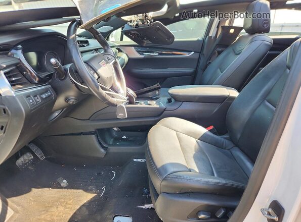 1GYKPDRS1LZ130198 2020 CADILLAC XT6 White Widok wnętrza z przodu