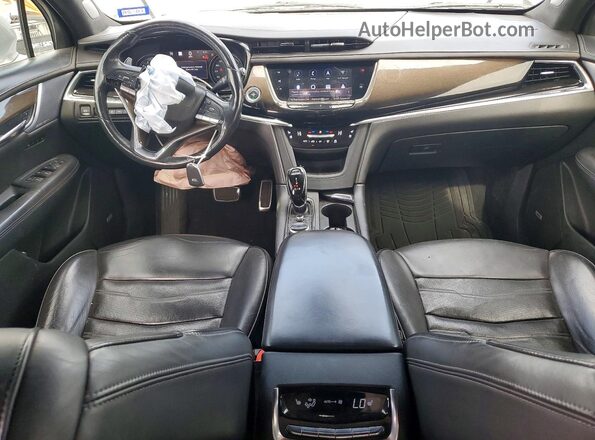 1GYKPHRS3LZ109523 2020 CADILLAC XT6 Silver Widok deski rozdzielczej