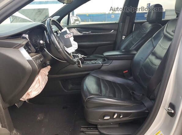 1GYKPHRS3LZ109523 2020 CADILLAC XT6 Silver Widok wnętrza z przodu