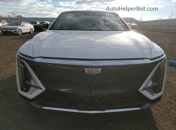 1GYKPRRK2RZ105106 2024 CADILLAC OTHER White Դիմացի տեսք