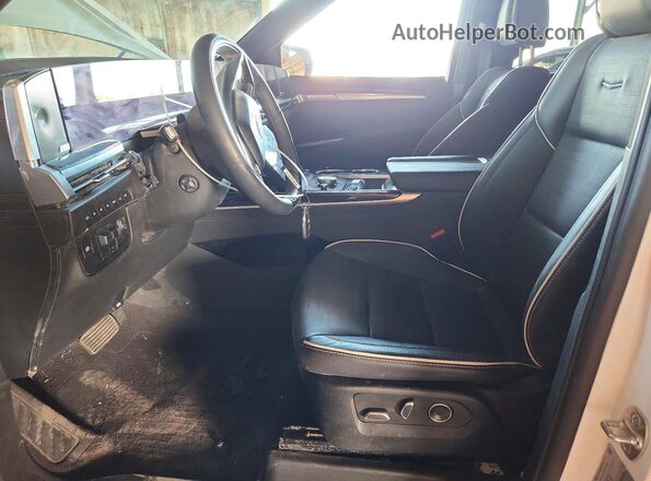 1GYS9FRL5SR331048 2025 CADILLAC ESCALADE Белый Вид салона спереди