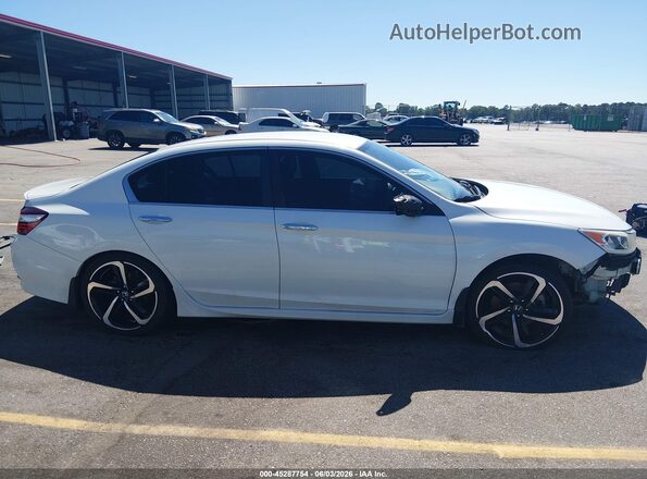 1HGCR2F1XHA011898 2017 HONDA ACCORD Белый Вид задней части салона