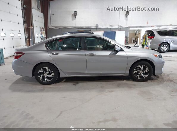 1HGCR2F34HA200760 2017 HONDA ACCORD Silver Widok wnętrza z tyłu