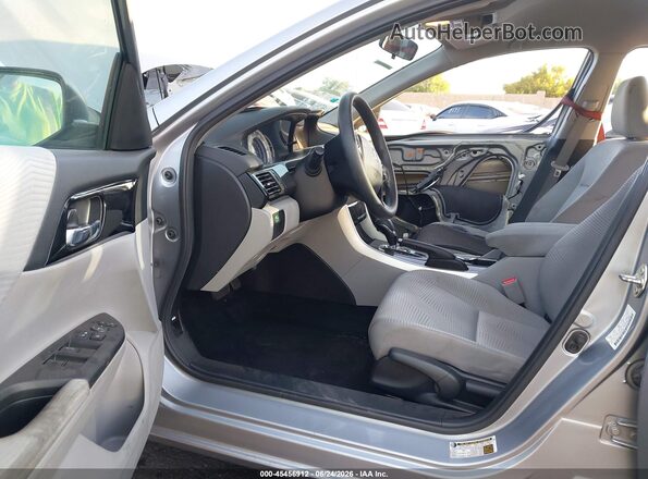 1HGCR2F37HA024609 2017 HONDA ACCORD Silver Widok wnętrza z przodu