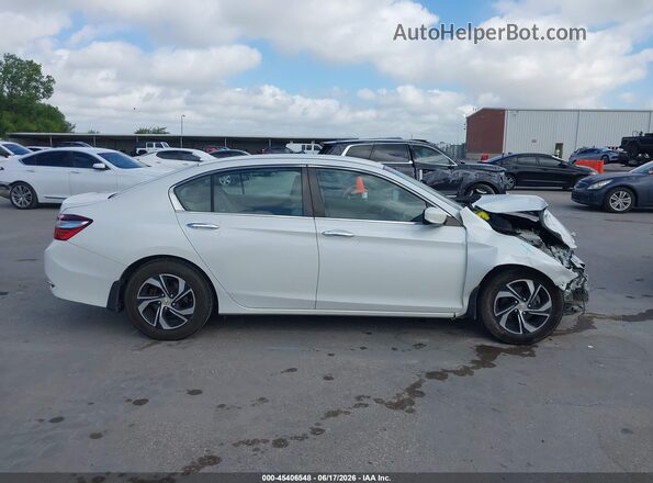 1HGCR2F3XHA221905 2017 HONDA ACCORD White Вид задньої частини салону