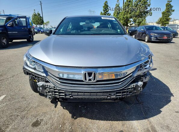 1HGCR2F55HA224499 2017 HONDA ACCORD Silver Widok z przodu