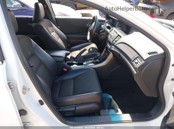1HGCR2F56HA042262 2017 HONDA ACCORD Белый Вид салона спереди