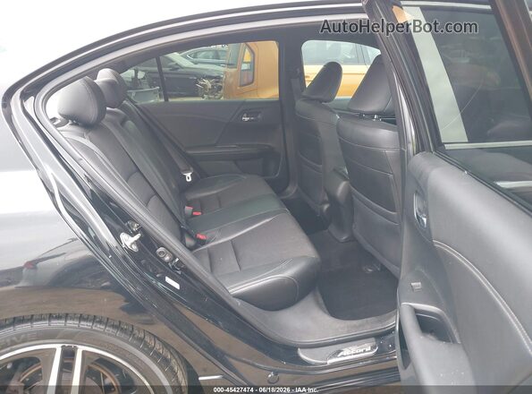 1HGCR2F56HA147092 2017 HONDA ACCORD Black Widok naklejki z numerem VIN