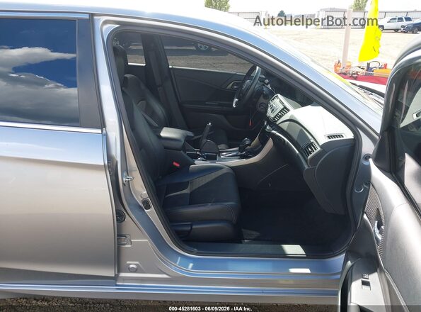 1HGCR2F64HA066939 2017 HONDA ACCORD Silver Vista interior delantera