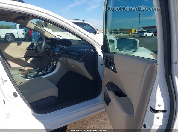 1HGCR2F78GA008694 2016 HONDA ACCORD White Вид салону спереду