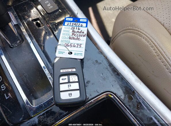 1HGCR2F82GA065675 2016 HONDA ACCORD White წინა პანელის ხედი