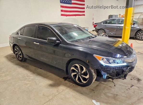 1HGCR2F83HA229727 2017 HONDA ACCORD Черный Передняя правая четверть