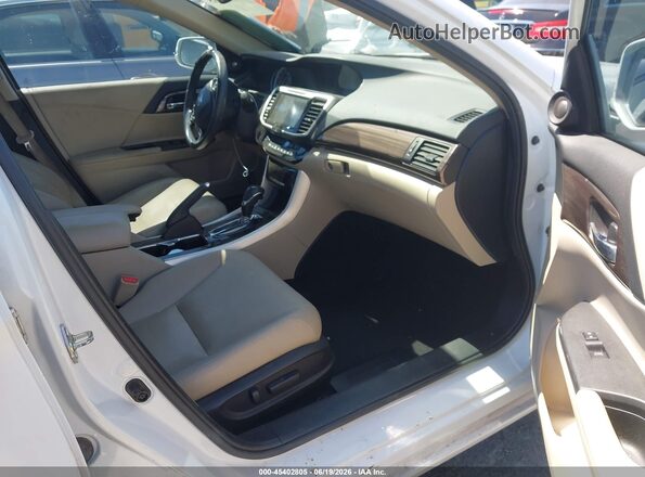 1HGCR2F84GA124709 2016 HONDA ACCORD White Front interior view