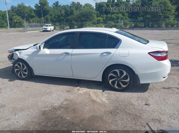 1HGCR2F94HA062240 2017 HONDA ACCORD White Вид задньої частини салону