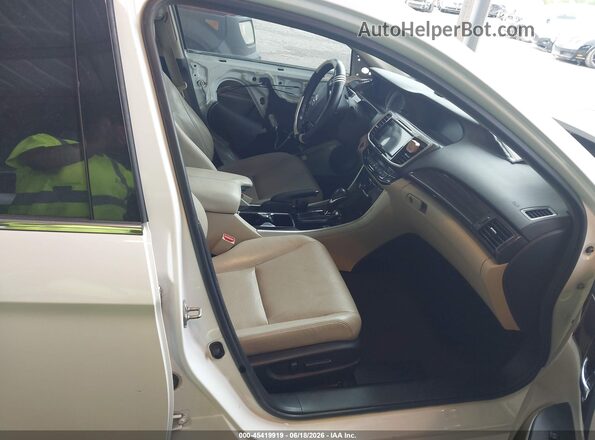 1HGCR3F81GA024752 2016 HONDA ACCORD Белый Вид салона спереди