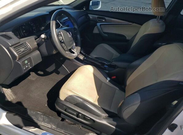 1HGCT2B09HA005329 2017 HONDA ACCORD White Front interior view