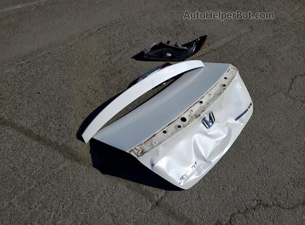 1HGCT2B09HA005329 2017 HONDA ACCORD White Engine compartment view