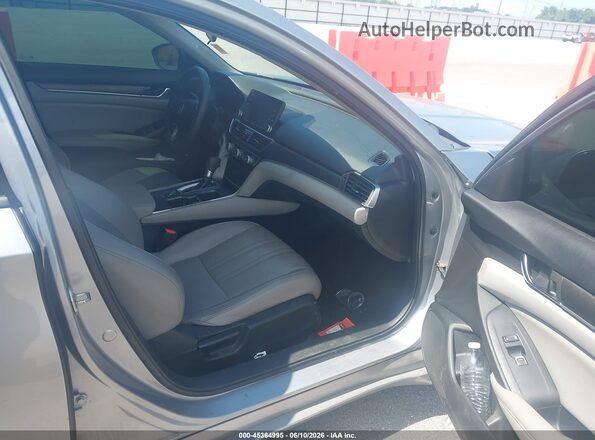 1HGCV1F10KA020073 2019 HONDA ACCORD Серебряный Вид салона спереди