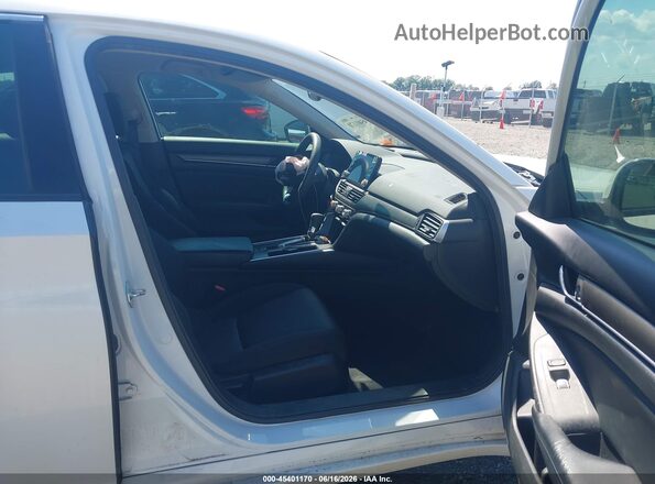 1HGCV1F13JA051333 2018 HONDA ACCORD White Vista interior delantera