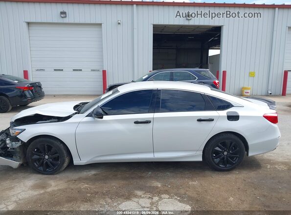 1HGCV1F13JA176025 2018 HONDA ACCORD White 360 interior view