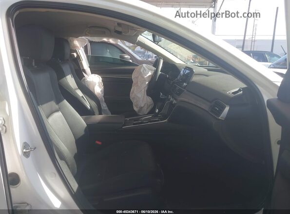 1HGCV1F14JA246504 2018 HONDA ACCORD Белый Вид салона спереди
