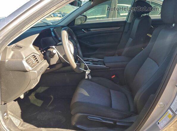 1HGCV1F15KA078678 2019 HONDA ACCORD Серебряный Вид салона спереди
