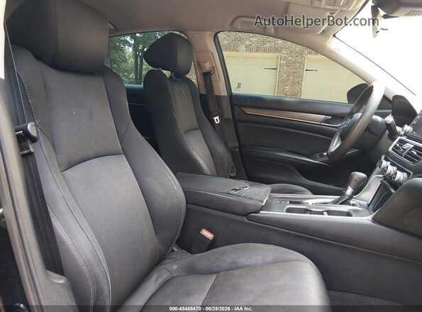 1HGCV1F19JA102074 2018 HONDA ACCORD Черный Вид салона спереди