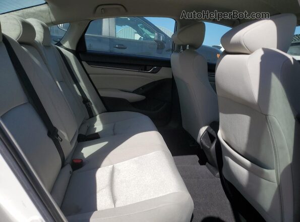 1HGCV1F19KA017155 2019 HONDA ACCORD White Widok tylnych siedzeń