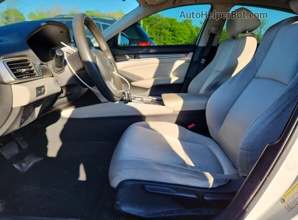 1HGCV1F1XKA073346 2019 HONDA ACCORD White 