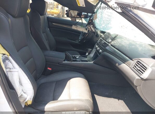 1HGCV1F33KA013944 2019 HONDA ACCORD White Вид салону спереду