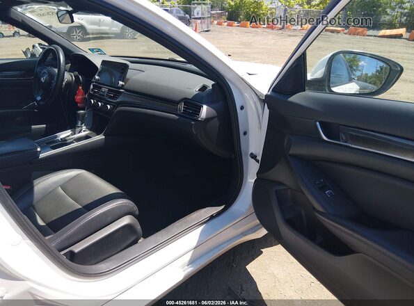 1HGCV1F35JA077188 2018 HONDA ACCORD Белый Вид салона спереди