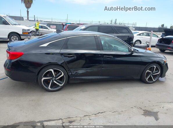 1HGCV1F38JA241811 2018 HONDA ACCORD  Вид задней части салона