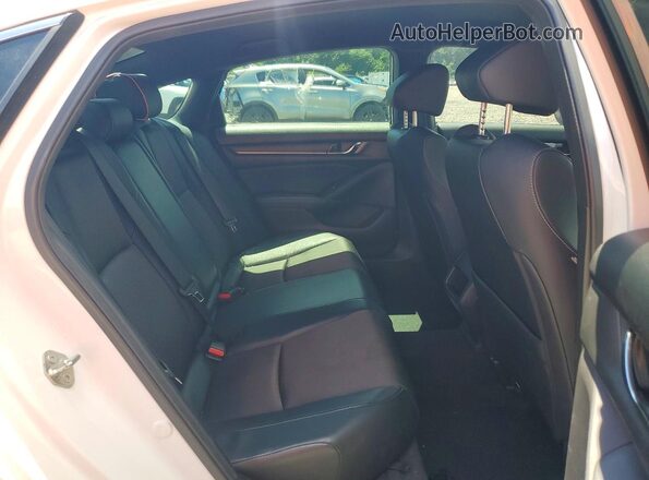 1HGCV1F3XJA028469 2018 HONDA ACCORD White Հետևի նստատեղերի տեսք