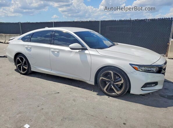 1HGCV1F3XJA157070 2018 HONDA ACCORD White Передня права чверть