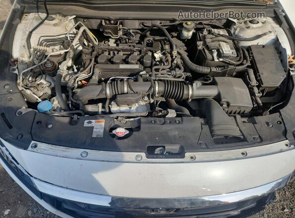 1HGCV1F43JA247346 2018 HONDA ACCORD Белый Вид задней части салона