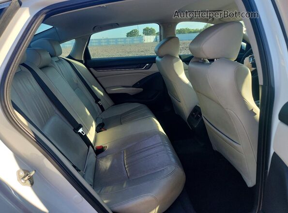 1HGCV1F57JA094169 2018 HONDA ACCORD White Հետևի նստատեղերի տեսք