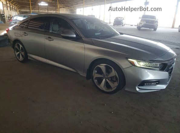 1HGCV1F90JA069441 2018 HONDA ACCORD Silver Delantero derecho