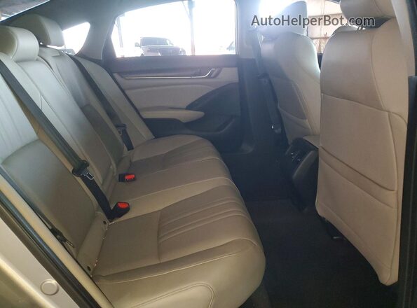 1HGCV1F90JA069441 2018 HONDA ACCORD Silver Vista de los asientos traseros